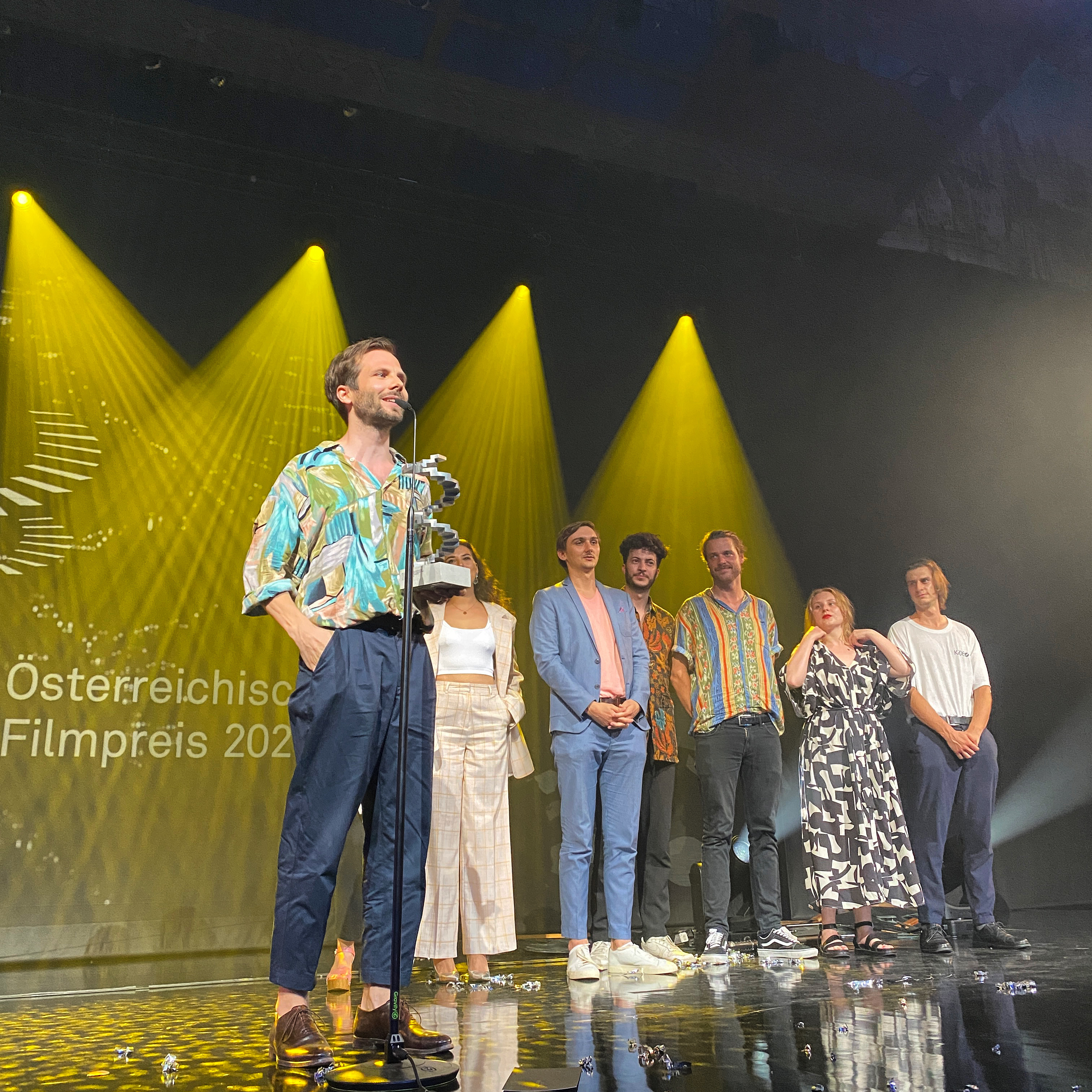 C44127 FB D1 D0 4 DF2 872 D A8 FB8 E2404 AC 2