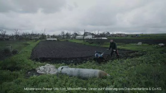 Kinostart Militantropos Presse Still 1 c Mischief Films Verein zur Foerderung des Dokumentarfilms Co KG 552x310