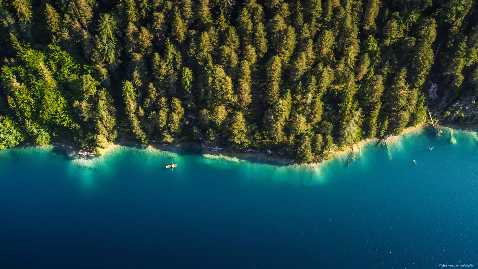 Kinostart UeBER OeSTERREICH Weissensee Ufer c Riha Film