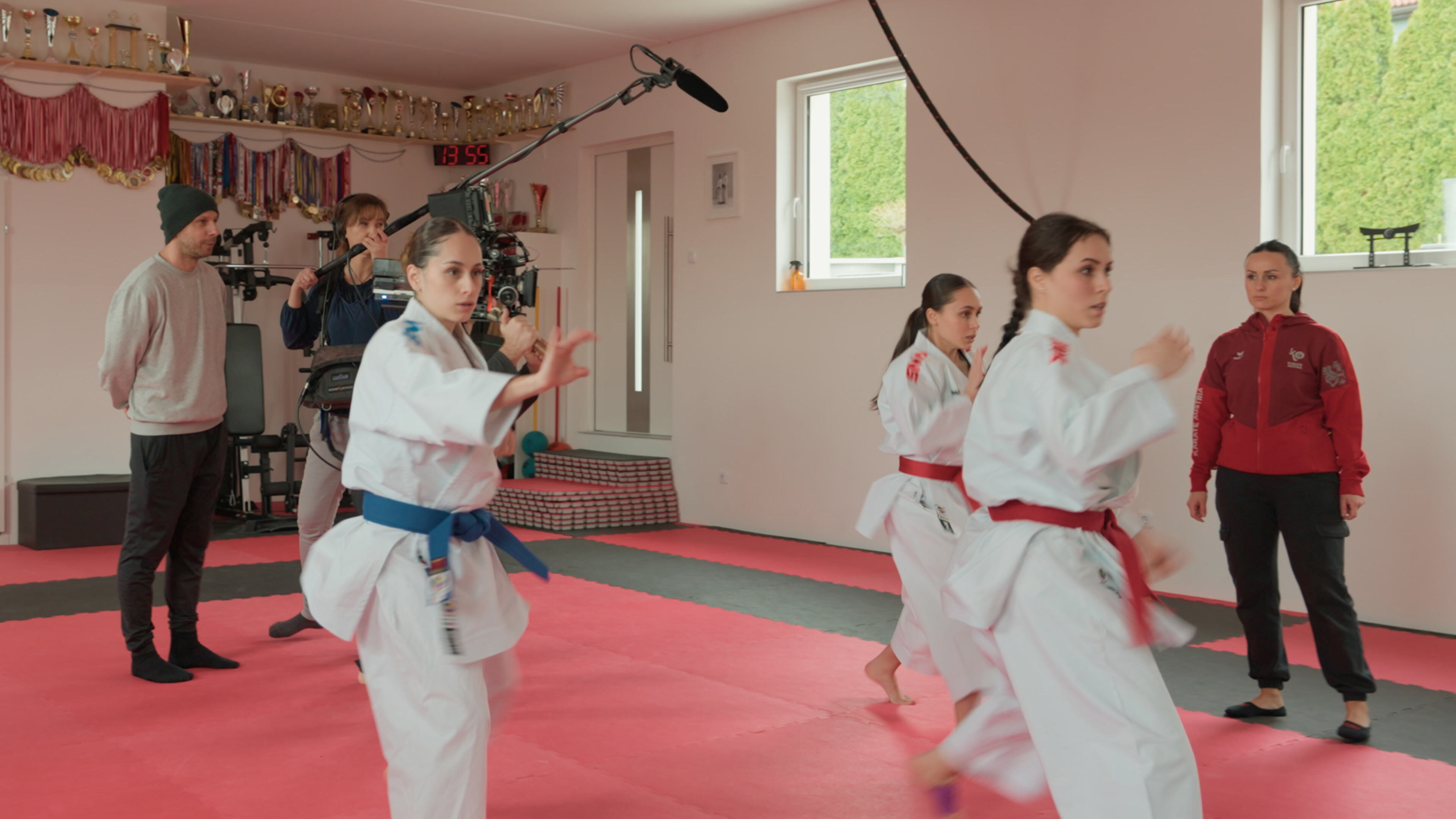 Trailer AT Ausgabe 7_  The Celo Sisters