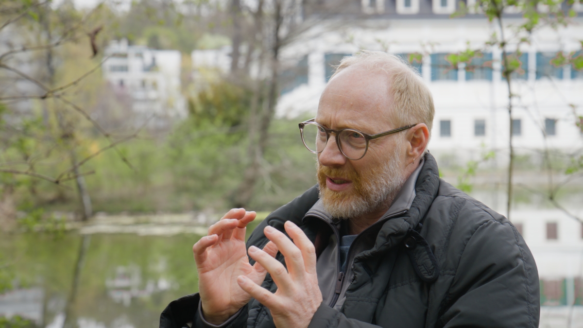 Trailer.T_Ausgabe 15_Simon Schwarz in PIRKER_ORF_AOEF
