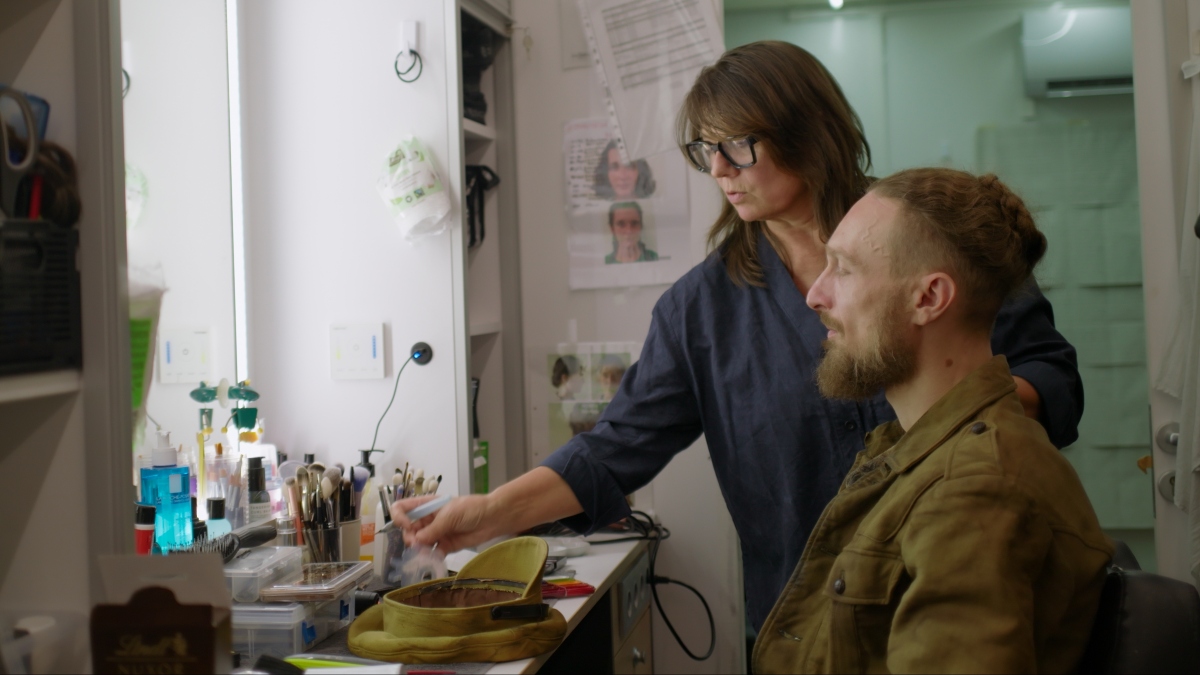 Trailer AT Ausgabe 13on set Mila Marija Michaela Payer Maske low