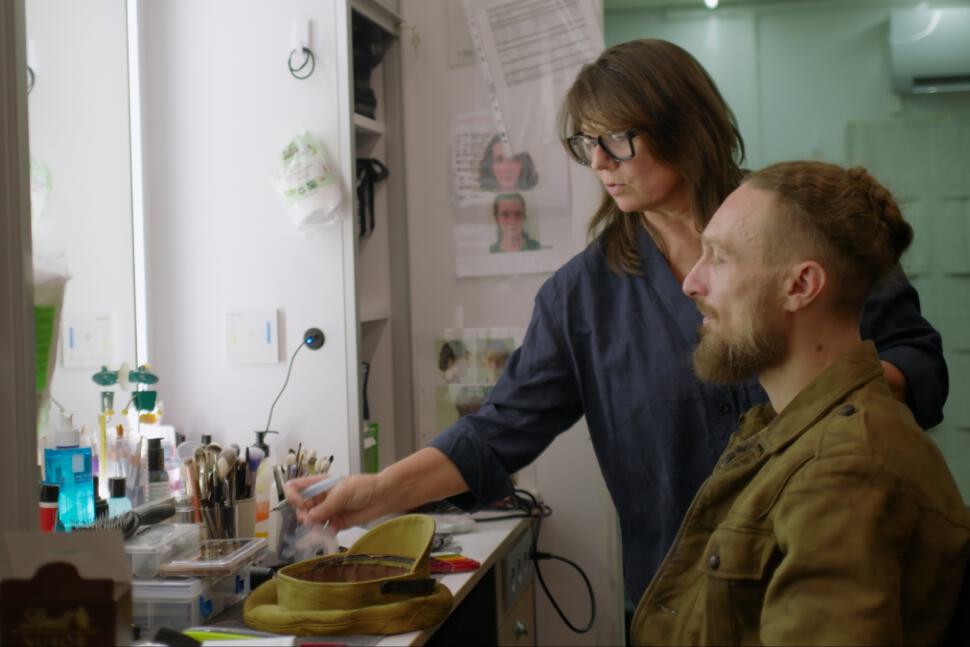 Trailer AT Ausgabe 13on set Mila Marija Michaela Payer Maske low